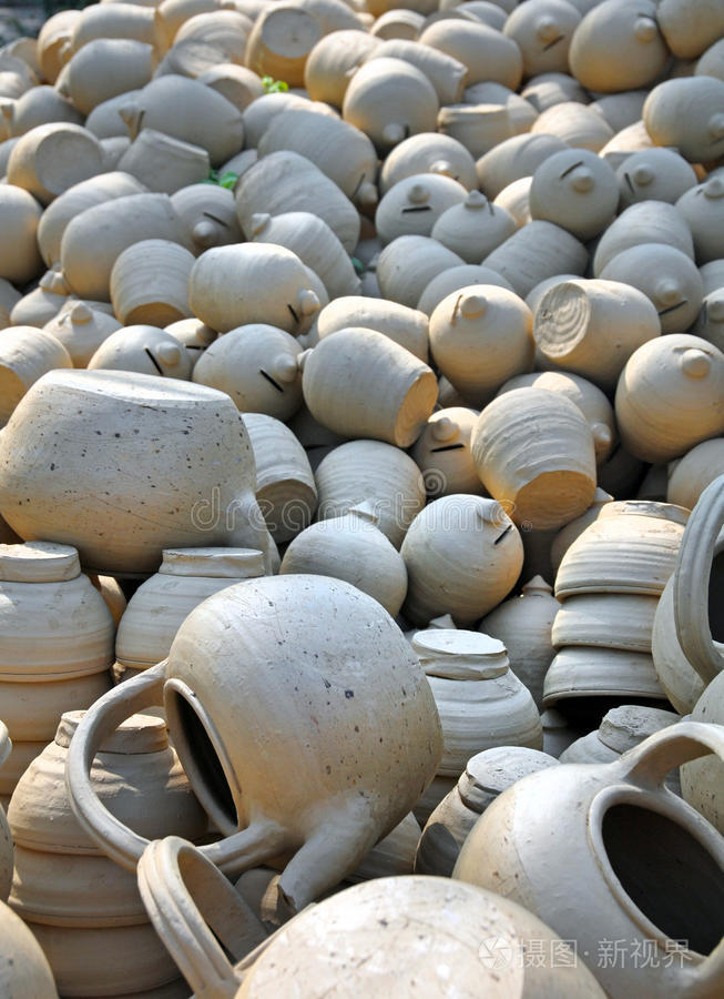 景德鎮(zhèn)傳統(tǒng)制瓷工藝 曬坯的藝術(shù)與傳承